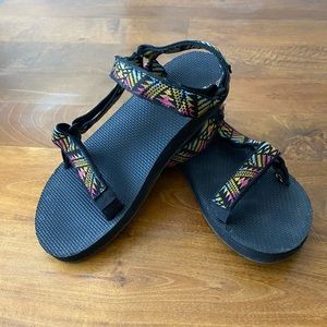 TEVA Sandals Women’s (Appox Size 6.5) Excellent condition